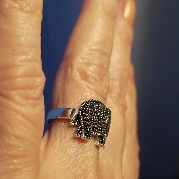 Sterling 925 silver and marcasite elephant ring - Picture 4 of 5
